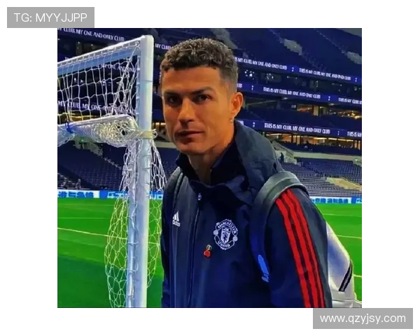 足球巨星C罗佩戴手环背后的秘密与象征意义解析